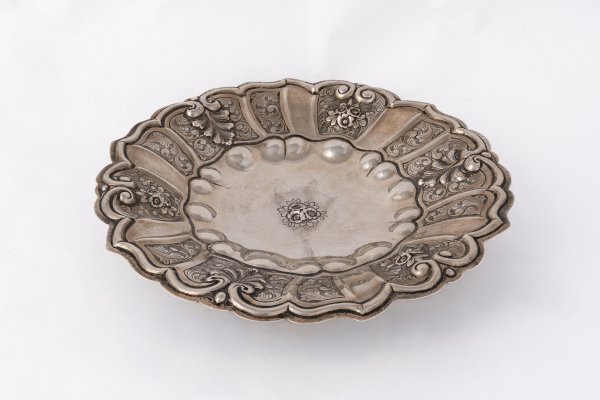 Centrotavola.
Argenteria artistica italiana del XX secolo.