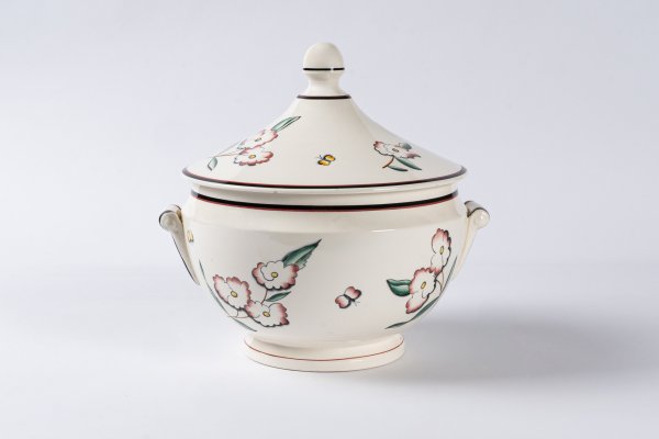 Zuppiera con coperchio.
Richard-Ginori S. Cristoforo Milano, 1932.