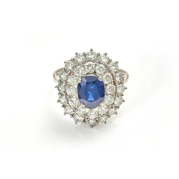 Anello con Zaffiro e Diamanti.