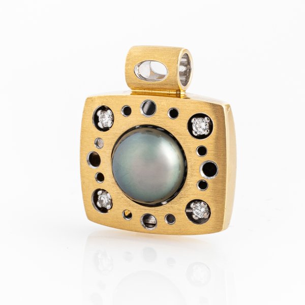 Pendente con Diamanti e Perla Tahiti.