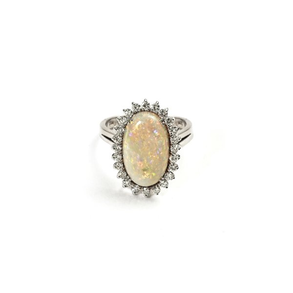 Anello con Opale Australiano e Diamanti.
