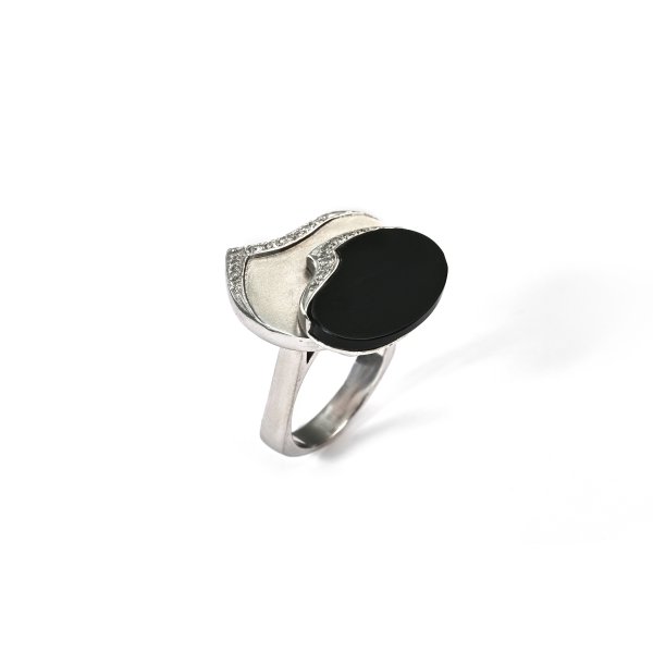 Anello con Onice e Diamanti, anni '80.