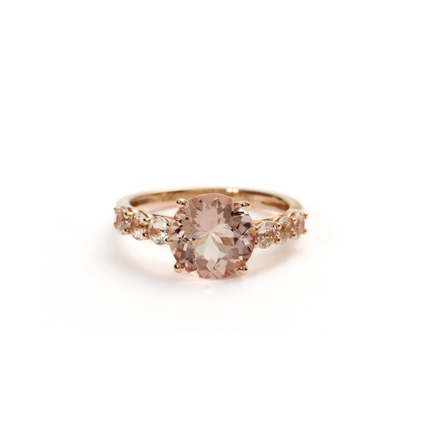 Anello con Morganite.