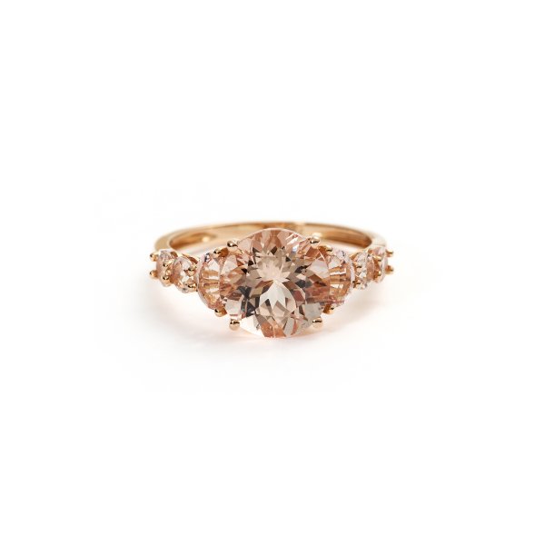 Anello con Morganite.
