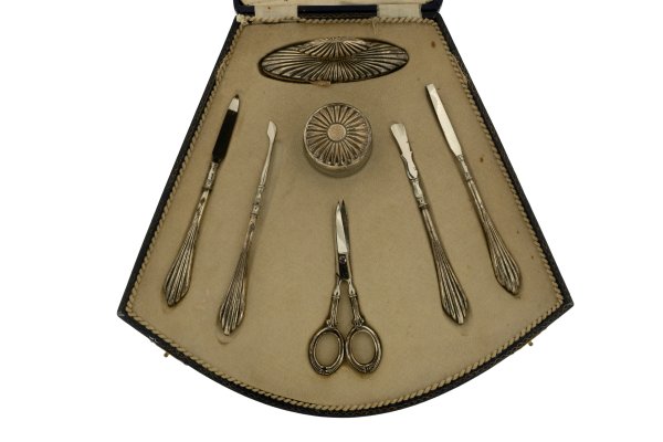 ARGENTI - Set necessaire da toeletta in argento 800, anni '40