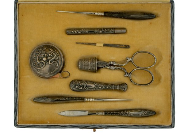 ARGENTI - Set da cucito in argento 800, anni '30