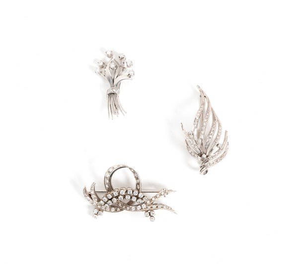 Lotto di tre spille in oro bianco 18kt