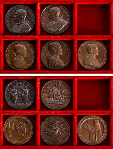 PIO XII, Eugenio Maria Giuseppe Pacelli (1939-1958) - Lotto 5 medaglie annuali.