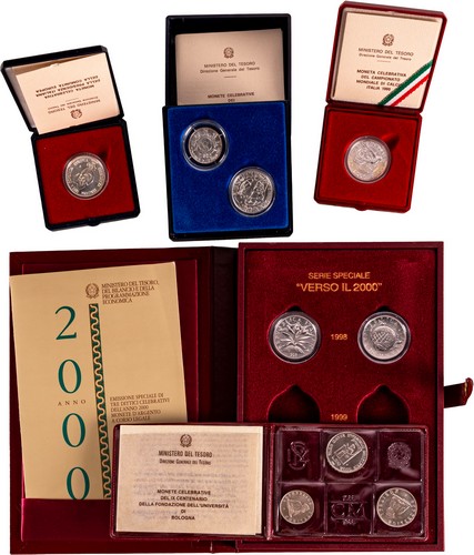 REPUBBLICA ITALIANA (1946-) - Lotto 5 confezioni contenenti emissioni celebrative.