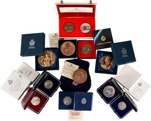 SAN MARINO - Nuova monetazione (1972-) - Lotto di 12 medaglie, di cui 6 in argento, in confezioni originali.