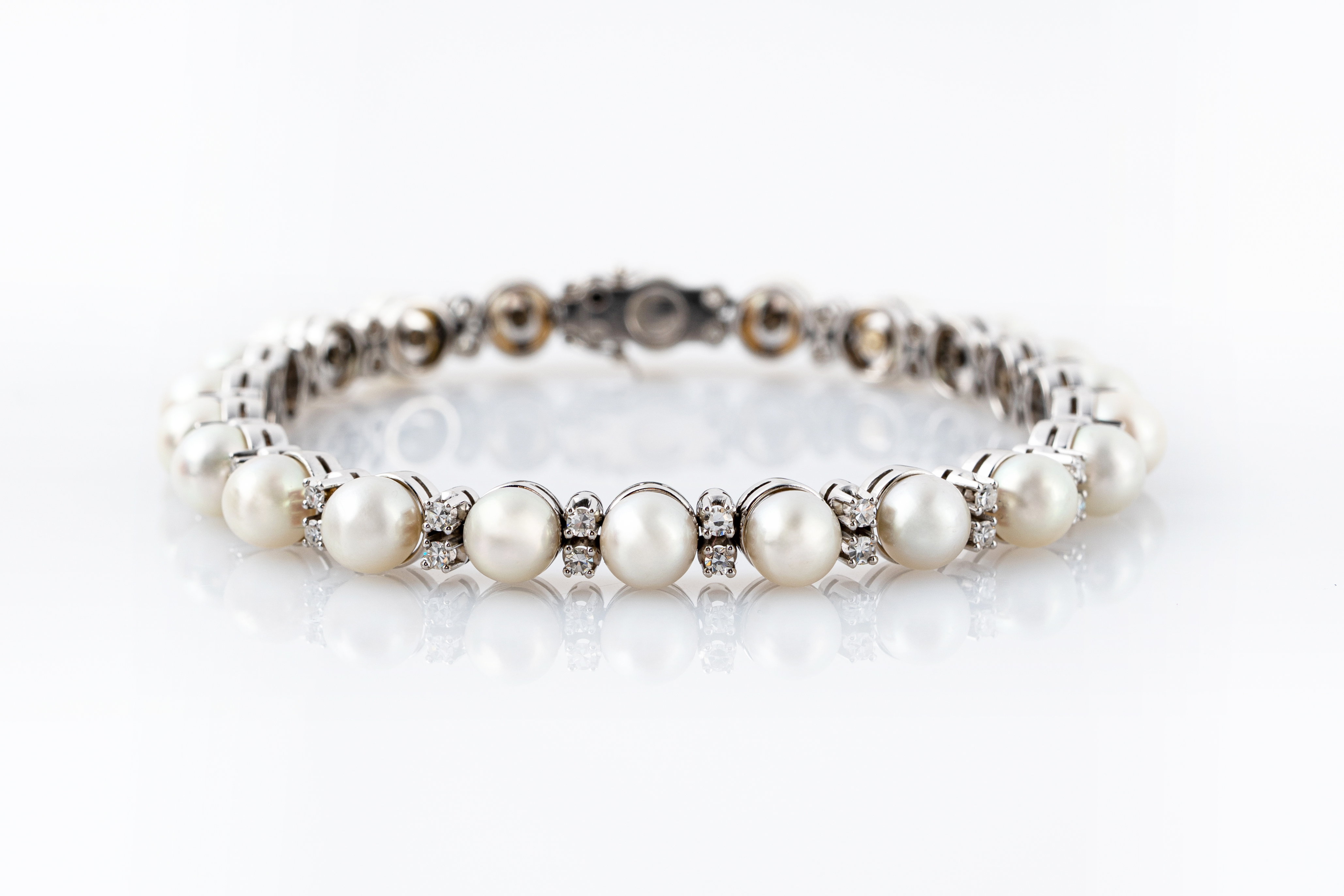 Bracciale con Perle Akoya e Diamanti