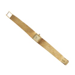 Gold lady's wristwatch, Corum, circa 1950<br>18kt gold, guillochè gold dial, manual winding moviment<br>Weight gr 48,8<br>Lenght cm 17