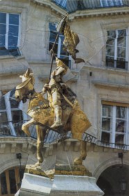 Cavaliere con bandiera