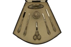 Set necessaire da toeletta in argento 800, anni '40