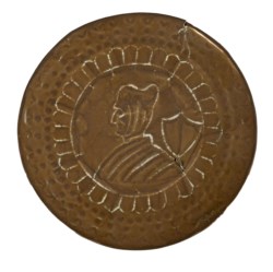 Manifattura veneziana del secolo XVII - Coppia di elemosinieri in rame decorati con profilo del doge e leone di San Marco