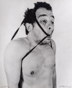 Senza titolo, dalla serie The elastic band series of face farces