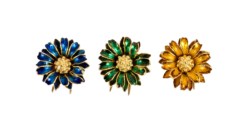 Lotto di tre spille in oro giallo 18kt