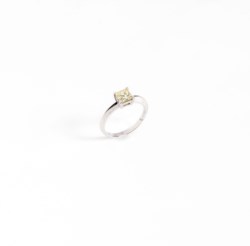 Anello solitario in oro bianco 18kt