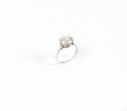 Anello solitario in oro bianco 18k