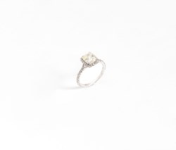 Anello solitario in oro bianco 18kt