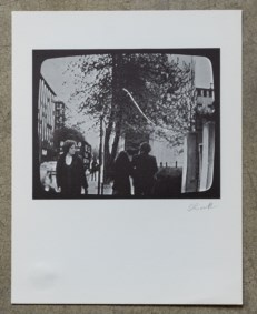 Foto di una ripresa televisiva di una sostituzione eseguita a Mestre su segnalazione di un abitante della città