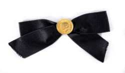 Fiocco Medallion