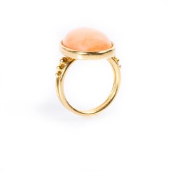 Anello in oro giallo 18kt e corallo