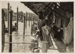 BALBO ITALO - FOTOGRAFIA  di S. E. BALBO SUL TERRAZZINO DEL GRAND HOTEL A VENEZIA