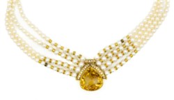 Collana in oro giallo 18kt, perle, quarzo citrino e diamanti