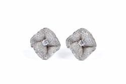 Orecchini a lobo in oro bianco 18kt