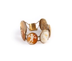 Gold bracelet with shell cameos
