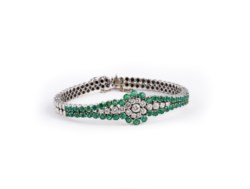White gold bracelet with emerald and diamond