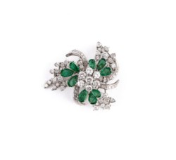 White gold brooch with emerald and diamonds, ca. 1950